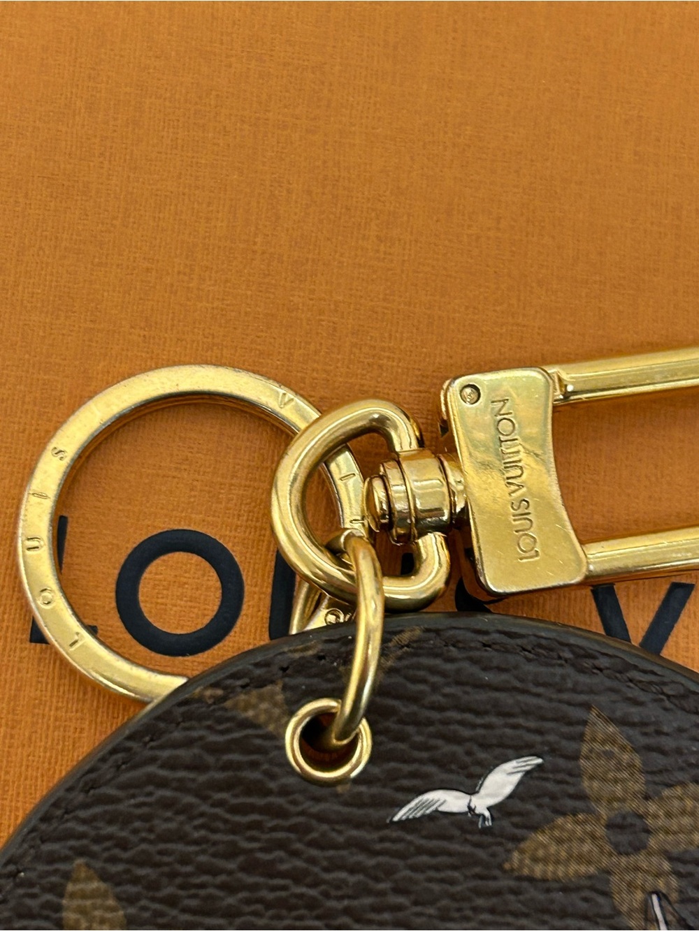 Louis Vuitton limited edition 2016 Transatlantic themed key chain and bag charm. - Picture 3 of 9